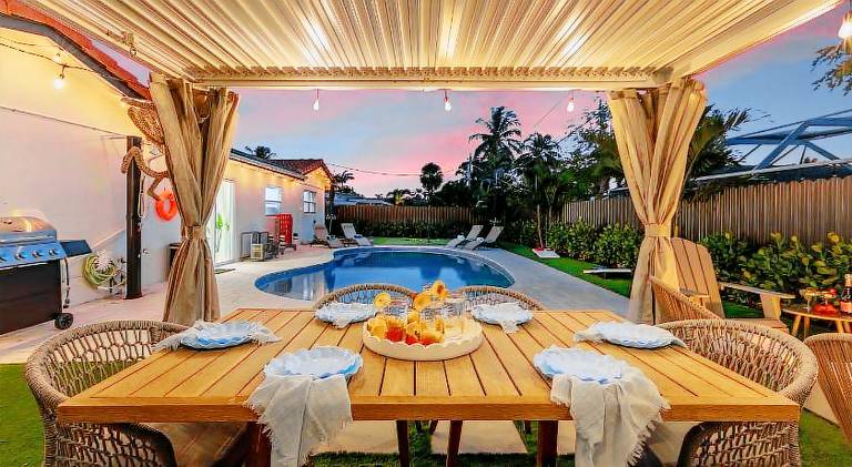 Vacation home with pool — photo 3