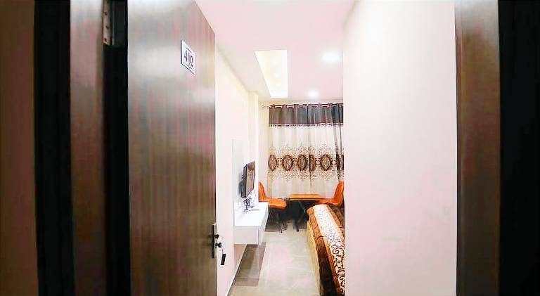 OVEL HOTEL 24 &times; 7