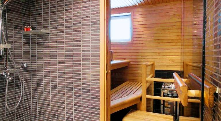 Apartment with sauna & patio — photo 5
