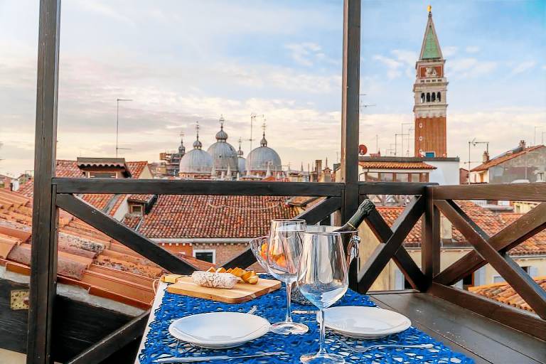 Fully equipped rental apartment with terrace | Next to Rialto Bridge | Pets allowed in Venice