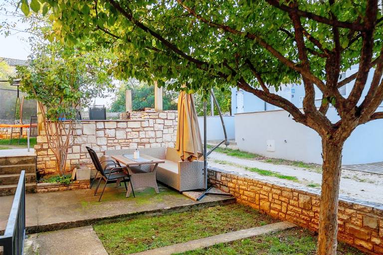 Beautiful rental apartment with terrace, garden & grill | Dogs allowed in Umag