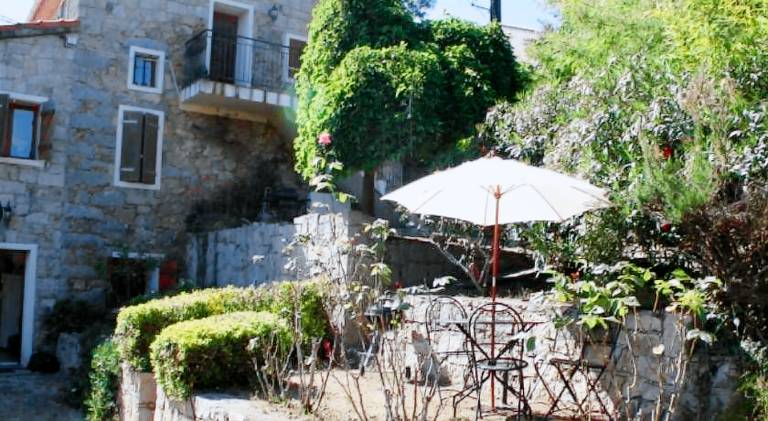 Holiday apartment with yard, terrace & BBQ in Grosseto-Prugna