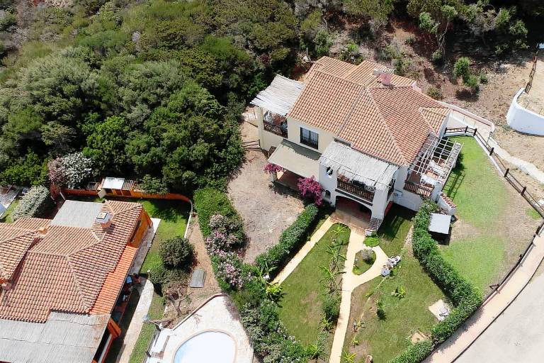 Villa with barbecue & yard | Garden view — photo 4