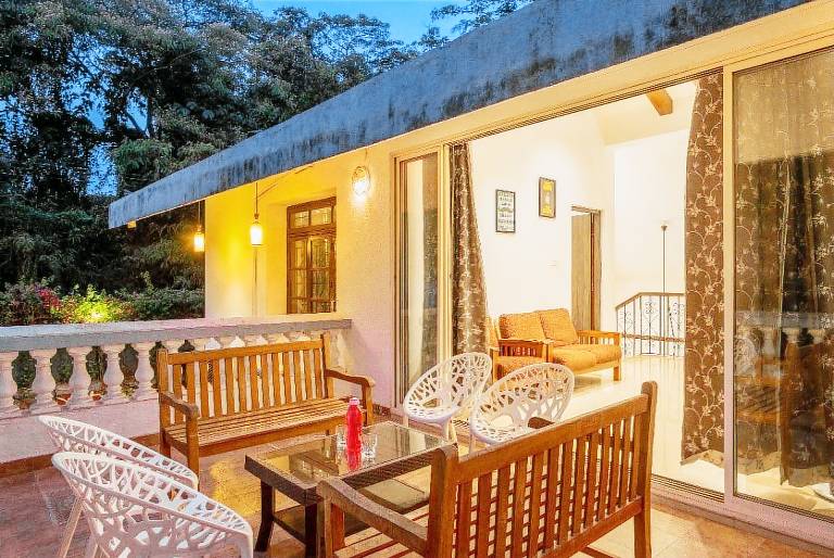 Villa with pool, barbeque & yard | Pets are welcome — photo 5