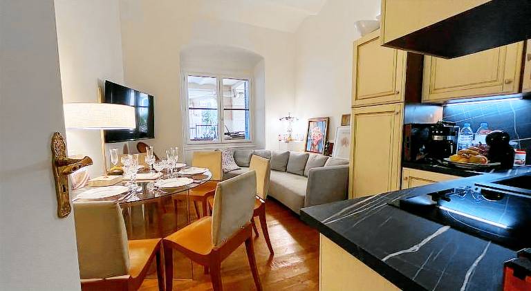 Apartment with yard — photo 3