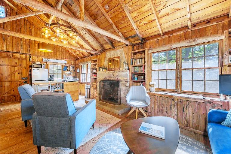 Pine Knot Cabin Pet-Friendly & 3 min. to Lake James! — photo 2