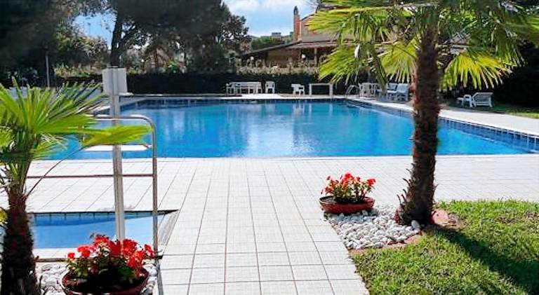 Villa with pool — photo 5
