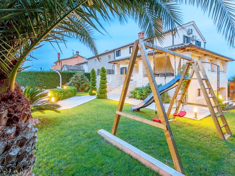Nice vacation home with yard, private pool & jacuzzi | Nature view | Pets allowed — photo 3