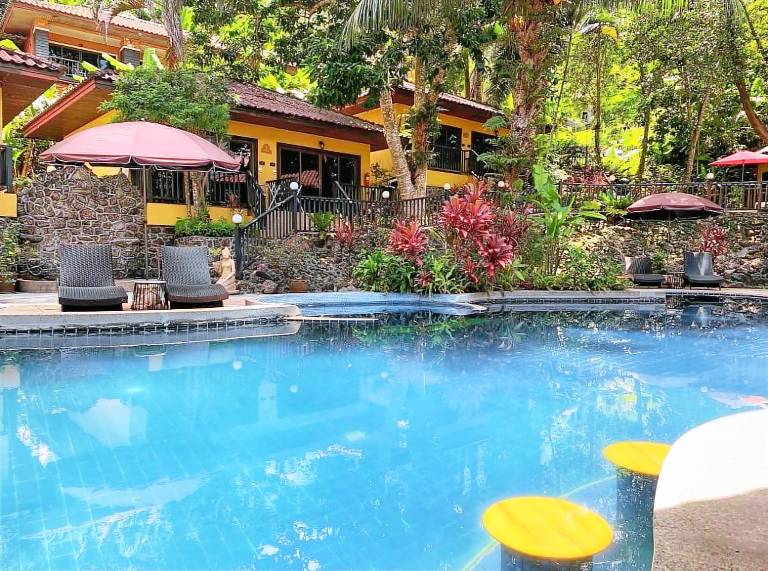 House with pool, yard & grill | Suitable for remote work | Pets are welcome — photo 3
