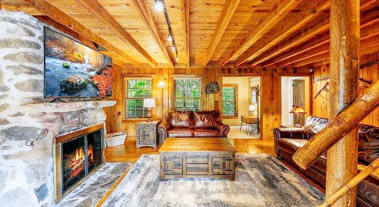 Vacation home with hot tub — photo 2
