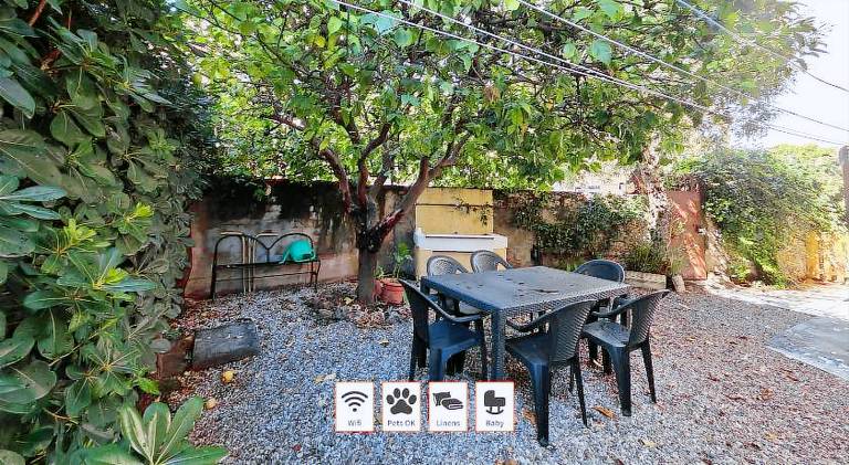 Holiday apartment with 2 rooms for 5 persons in Loano