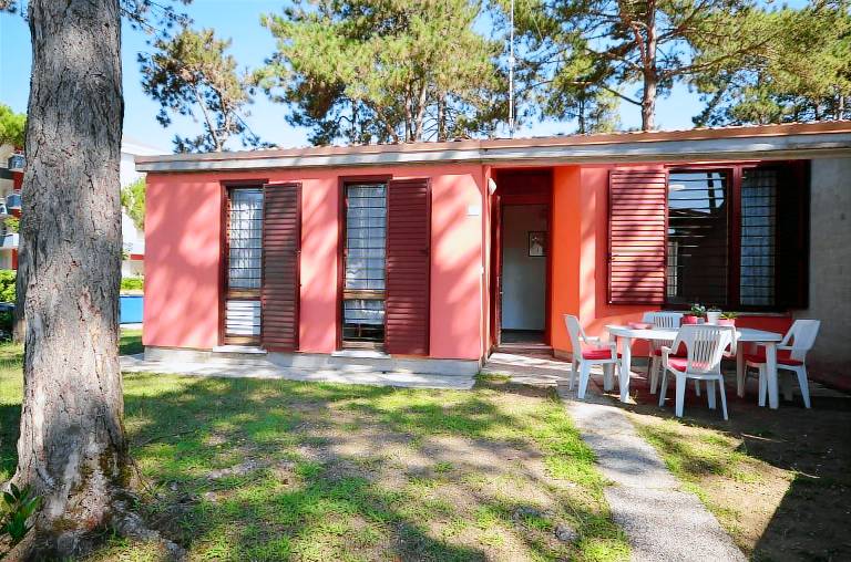 Family-oriented villa with garden | Garden view | Close to the beach | Pets allowed in Lignano Sabbiadoro