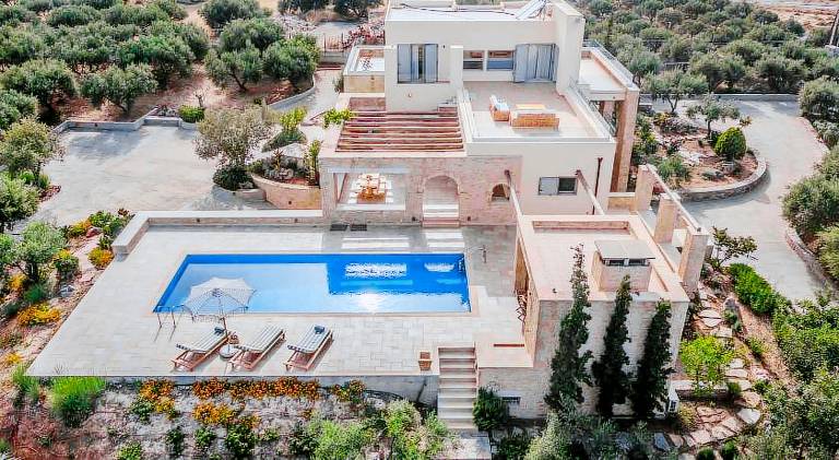 Villa with yard, patio & grill in Hersonissos