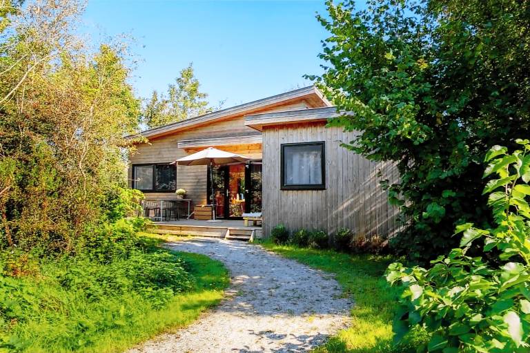 Child-friendly apartment with yard & sauna | Water view | Pets are welcome — photo 2