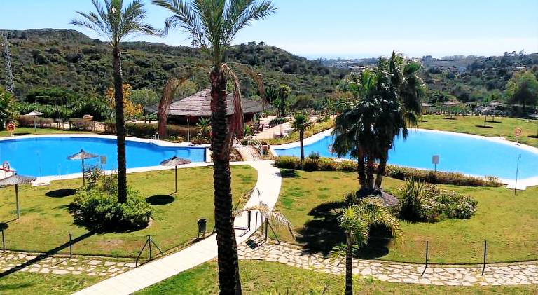 Fully equipped beautiful rental apartment with yard, heated pool & barbecue | Dogs allowed in Benahavis