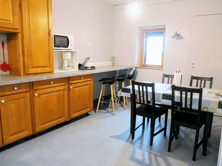 Charming Farmhouse Near Woods & Canal - Ideal for Families, Sleeps 9 — photo 4