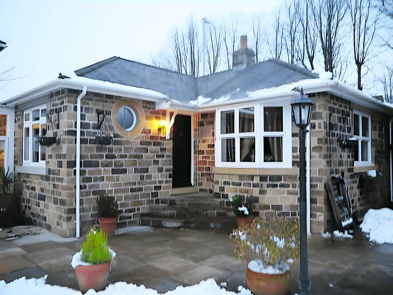 Dimple Well Lodge Hotel in Wakefield