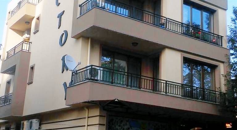 Rental apartment with patio — photo 4