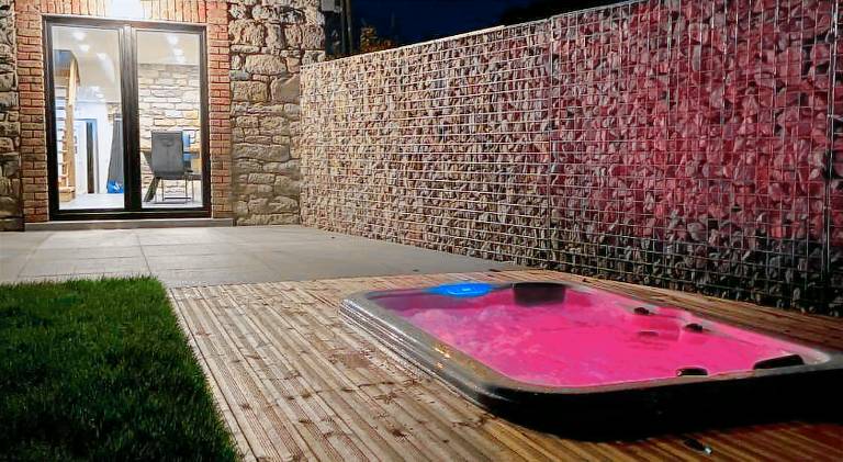 House with hot tub | Pets allowed in Waimes