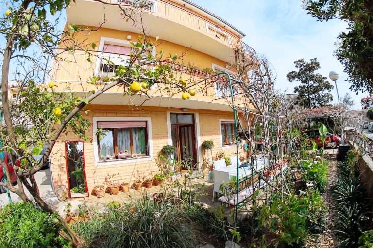 Holiday apartment with two bathrooms and terrace — photo 4