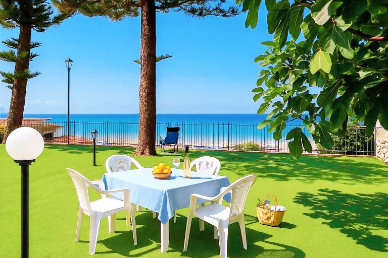 Holiday apartment with grill & yard — photo 2