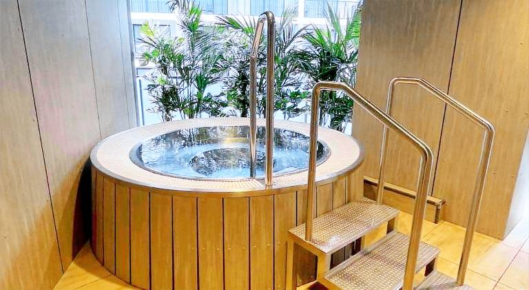 Holiday apartment with pool — photo 4