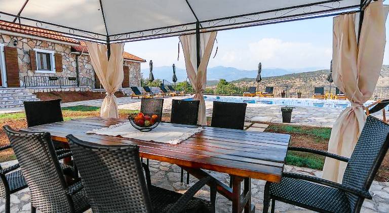 Villa with terrace, barbecue & hot tub | Suitable for remote work | Pet-friendly — photo 3