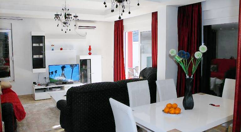 Apartment with yard, BBQ & patio — photo 4