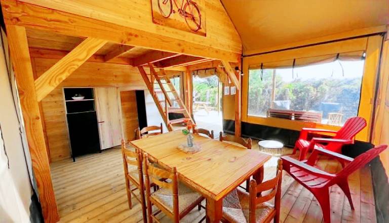 Tent with pool, BBQ & patio — photo 4
