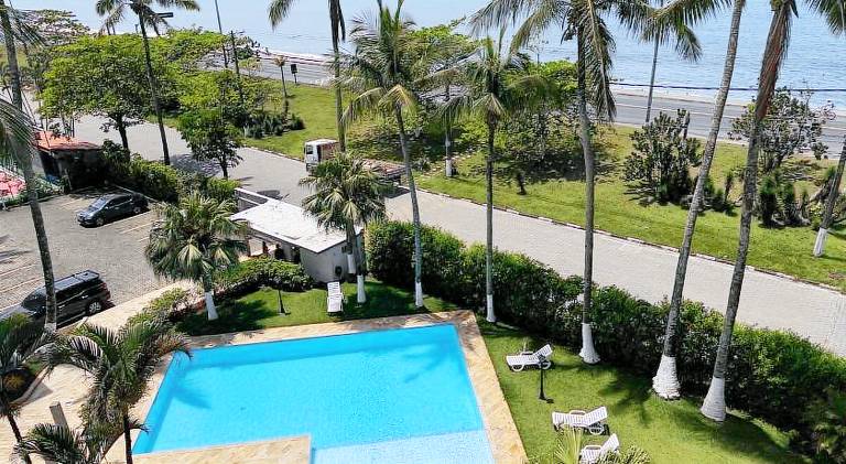 Lovely holiday apartment with pool | Close to the beach | Pet-friendly in Caraguatatuba