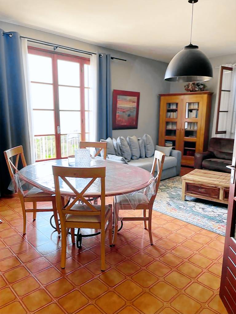 Vacation home with yard, patio & barbeque | Sea view — photo 2