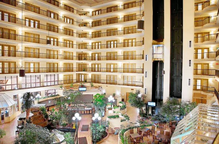 Embassy Suites by Hilton Indianapolis North — photo 2