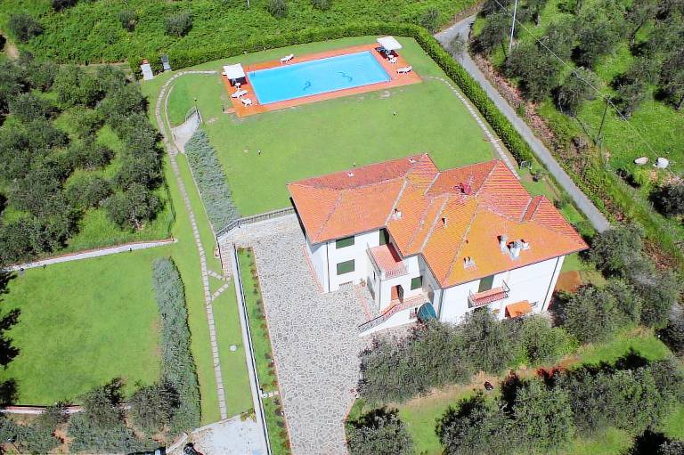 Villa with barbeque — photo 3