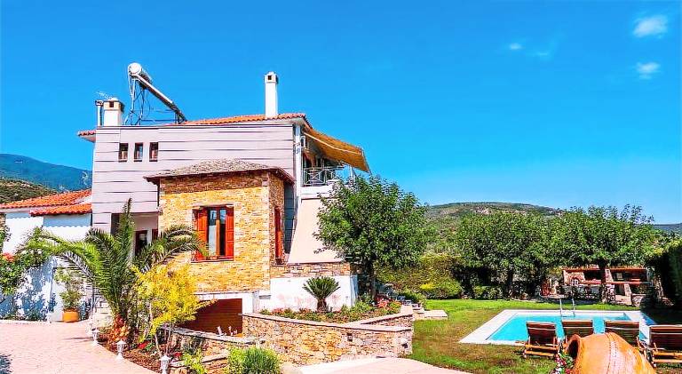 Chariklia's House with private pool in Volos