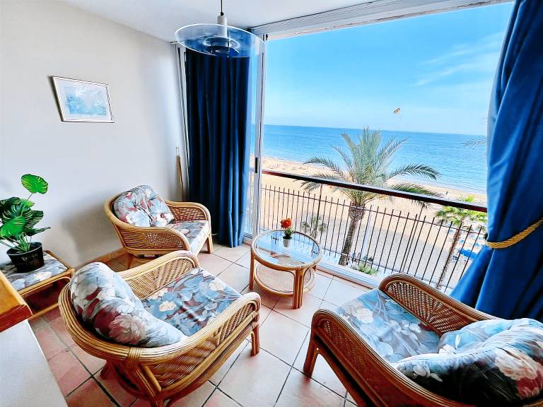 Apartment 'WG2 Benidorm' close to the Beach with Balcony & Wi-Fi in Benidorm