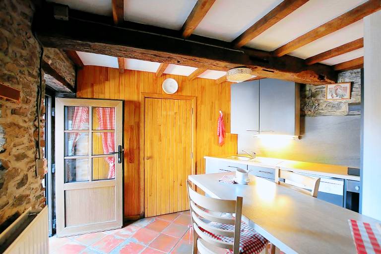Cottage with barbecue, terrace & yard — photo 3