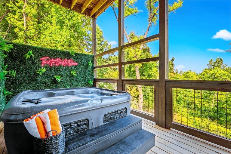 Child-friendly cabin with private pool, barbeque & sauna | Mountain view | Good for workation | Pets are welcome — photo 4