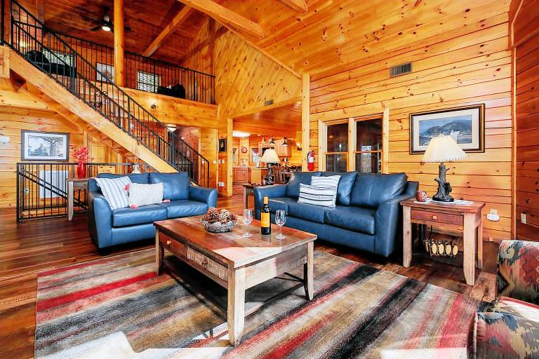 Inspiration Point - Fireside Pet Snuggles, Hot Tub Soaks & Game Nights — photo 3