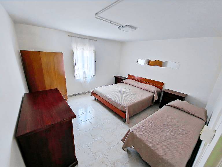 Family-oriented vacation home with yard & barbecue | Close to the beach | Pets allowed — photo 3