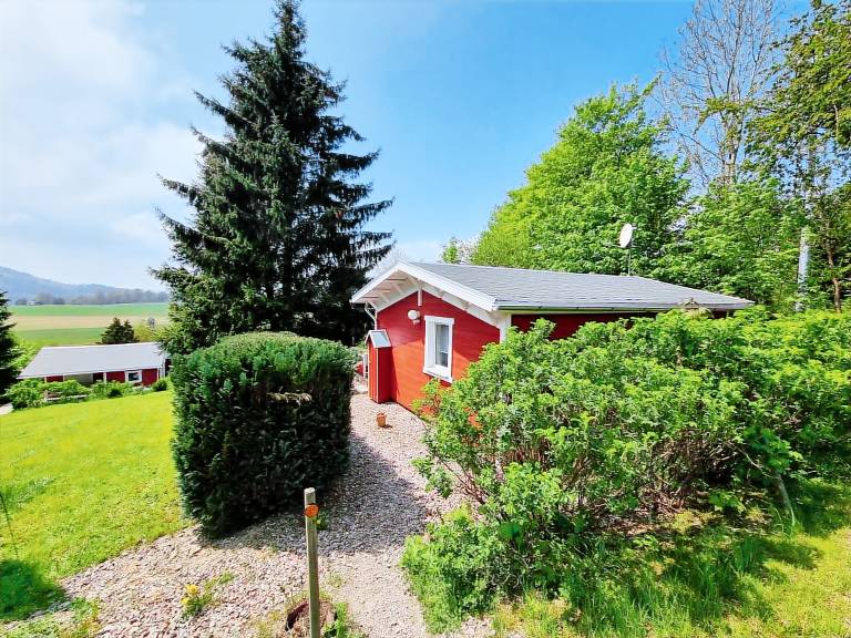 Wonderful vacation home with barbeque, yard & terrace | Mountain view | Pet-friendly — photo 2