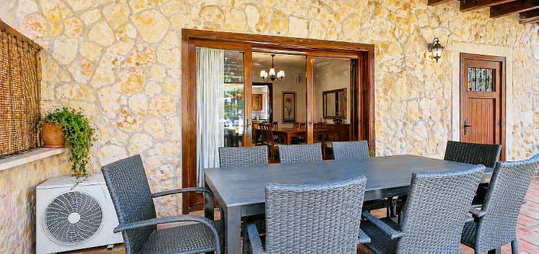 Chalet con jard&iacute;n cerca de la playa