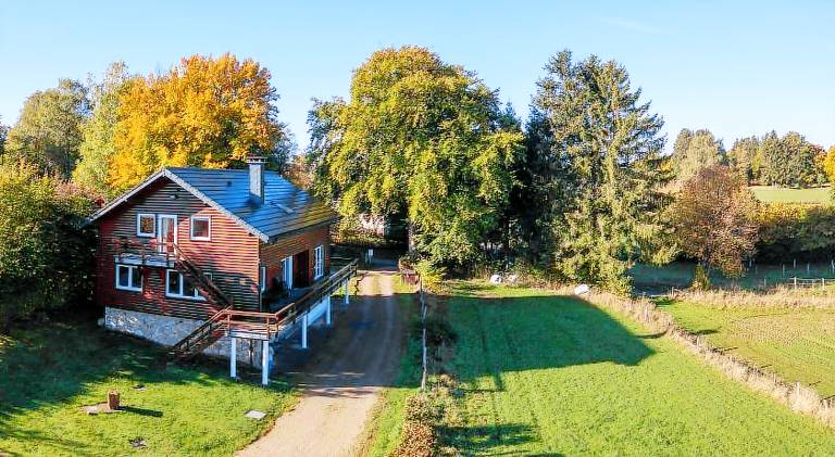 Chalet with hot tub in Waimes