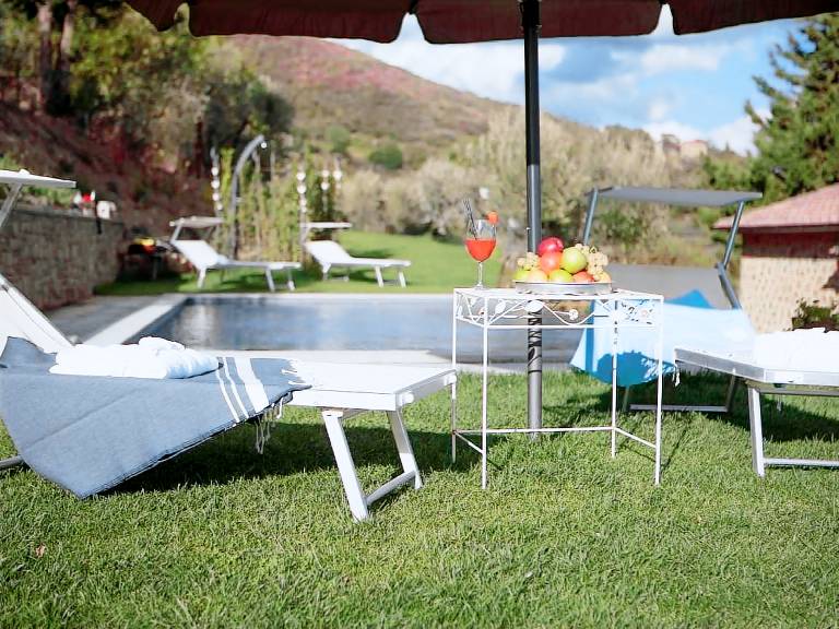 Rental apartment with yard, patio & barbeque | Nature view — photo 3