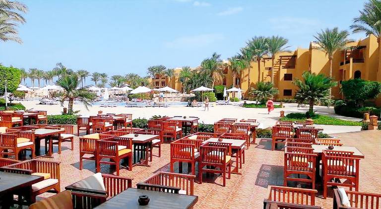 Wonderful serviced apartment with patio, garden & private pool | Next to the beach | Dogs allowed — photo 4