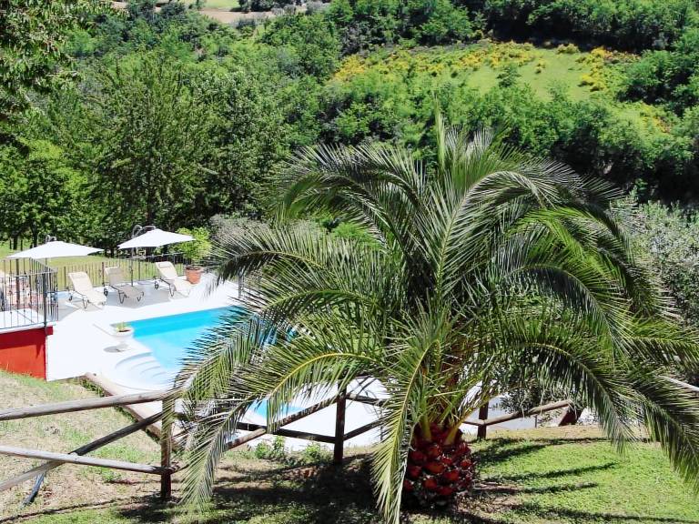Fully equipped spacious vacation home with barbecue, terrace & yard | Mountain view | Dogs allowed — photo 5