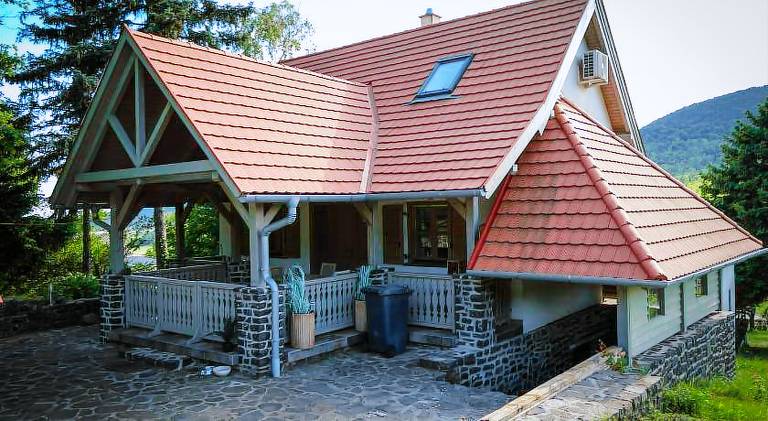 House with barbeque, yard & patio | Dogs allowed in Veszprem