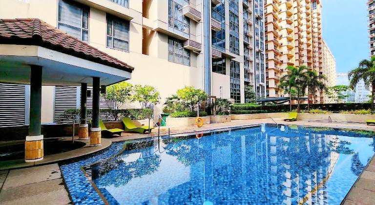 Apartment with pool — photo 2