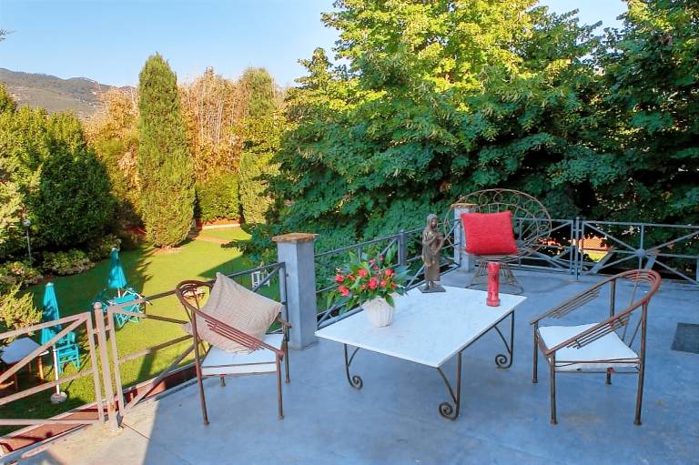 Dedicated room with jacuzzi & yard | Garden view — photo 5