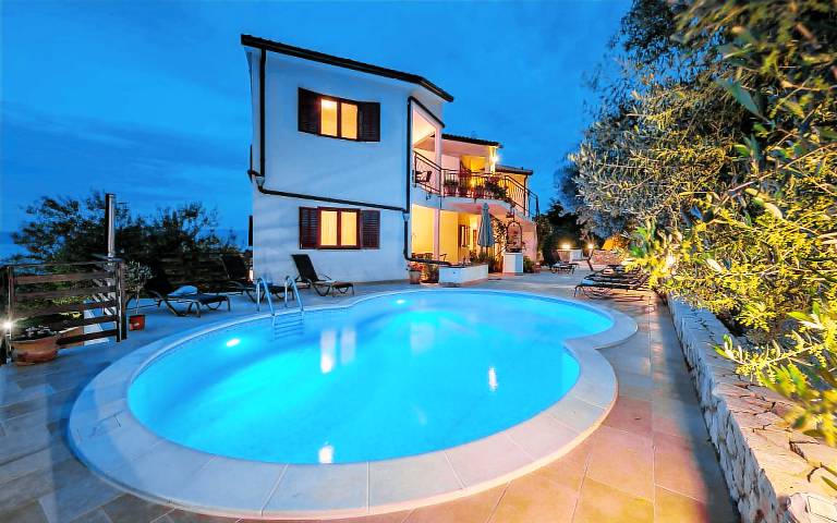 Ferienwohnung mit Meerblick und Pool