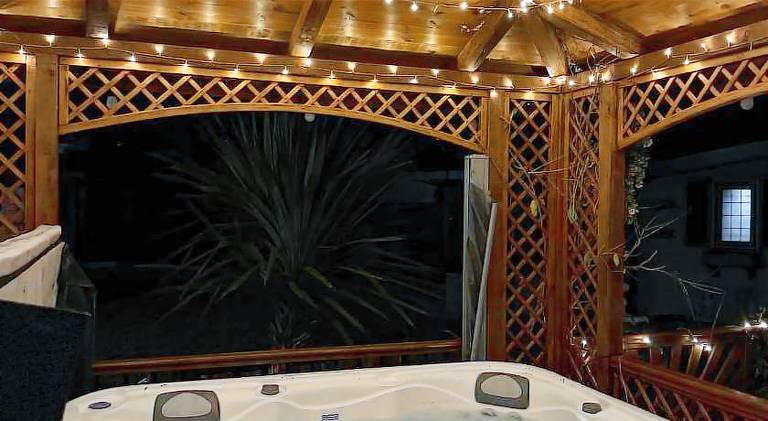 House with hot tub & garden | Pets are welcome — photo 5